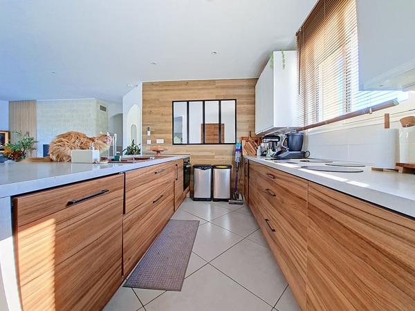 MAISON DE PLAIN PIED - 5 CHAMBRES - CHÂTELLERAULT