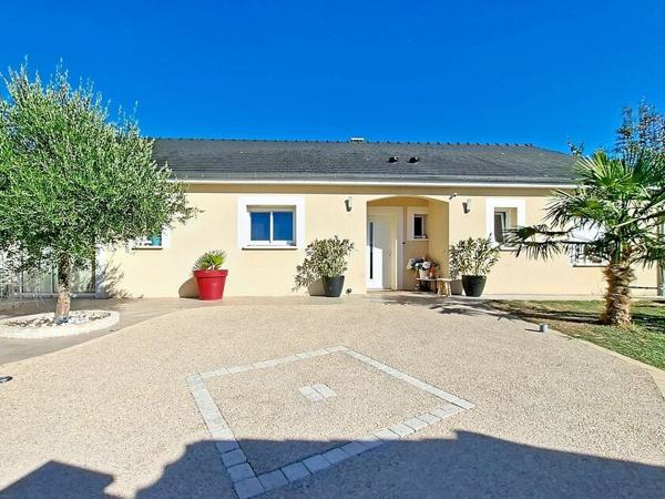 MAISON DE PLAIN PIED - 5 CHAMBRES - CHÂTELLERAULT