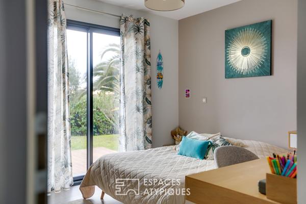 Villa contemporaine aux lignes épurées avec piscine