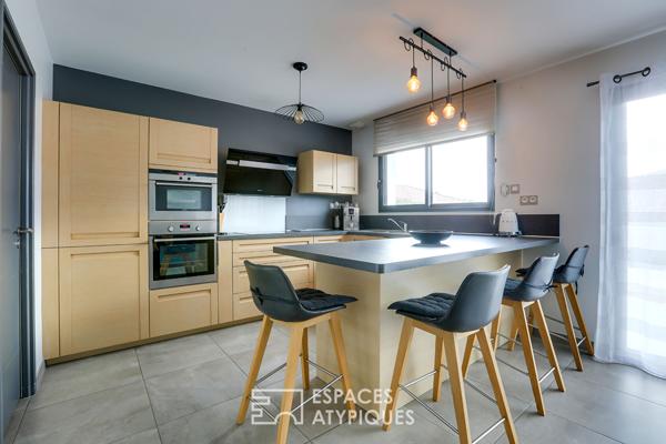 Villa contemporaine aux lignes épurées avec piscine