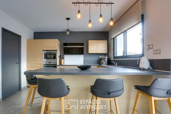 Villa contemporaine aux lignes épurées avec piscine