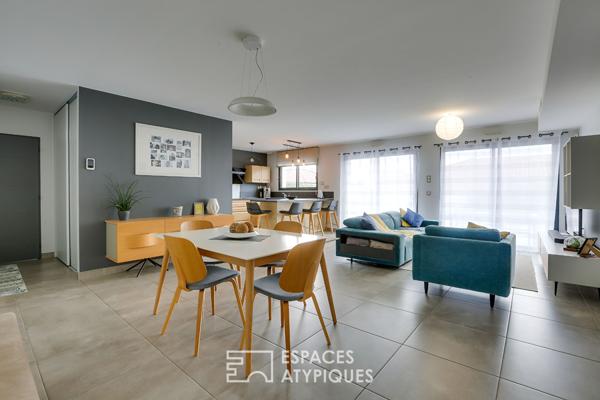 Villa contemporaine aux lignes épurées avec piscine