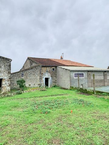 A VENDRE Grange à rénover située à Sainte Hermine