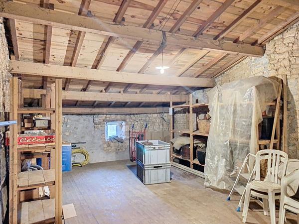 A VENDRE Grange à rénover située à Sainte Hermine