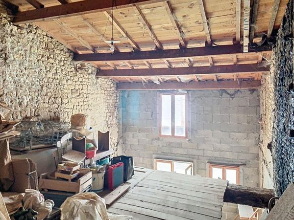 A VENDRE Grange à rénover située à Sainte Hermine