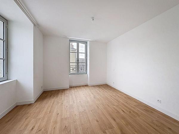 MAISON T5 DE VILLE - 87 m² - VUE MAYENNE