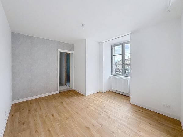 MAISON T5 DE VILLE - 87 m² - VUE MAYENNE