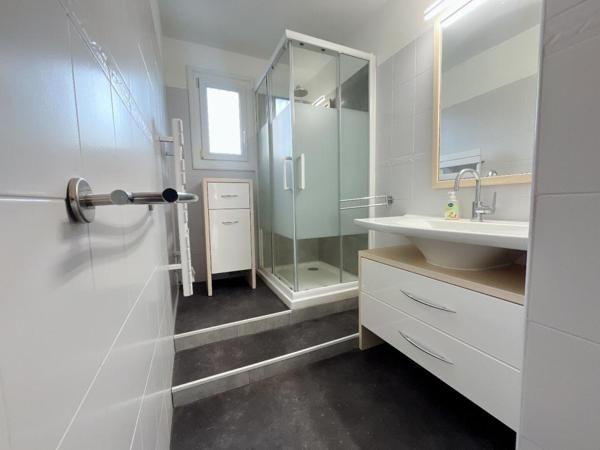 Magnifique appartement T3 de 57 m² en rez-de-chaussée d'une petite copropriété aux faibles charges