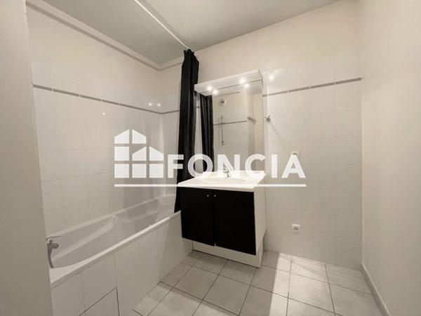 Location Appartement 3 pièces 77.1 m² - 9 RUE DODE Voiron 38500