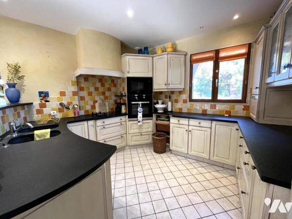 PORNIC, entre le Pont du Clion et le Val St martin, maison de famille de plain pied d'environ 213 m²