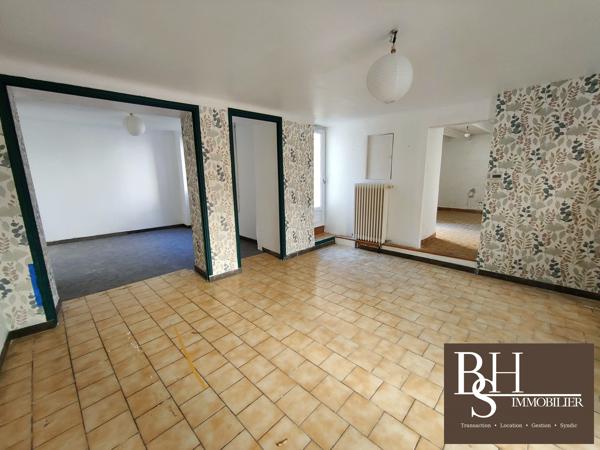 Maison d'environ 90m² à rénover avec terrasse