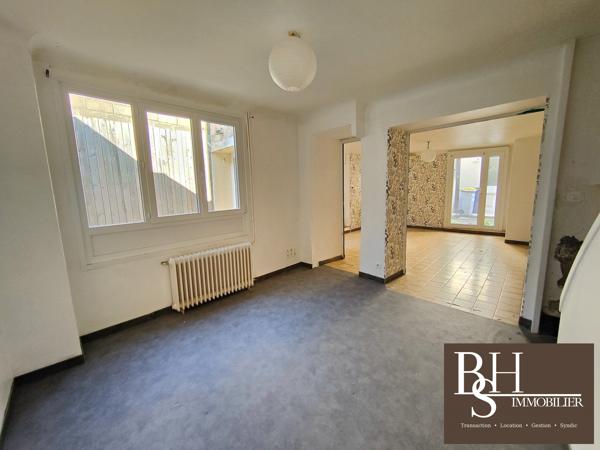 Maison d'environ 90m² à rénover avec terrasse