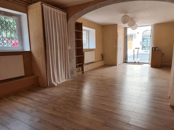 Location Local commercial 1 pièce 36.5 m² - 15-17 RUE AUGUSTE Nimes 30000