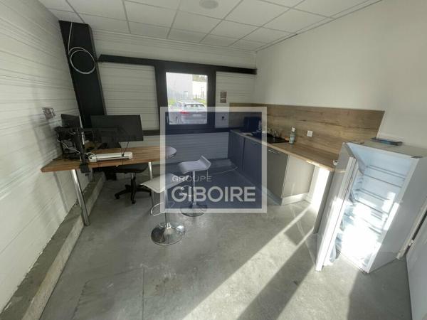 Local d'activites 164 m² à louer GRANDCHAMPS DES FONTAINES (réf : 44.019049)
