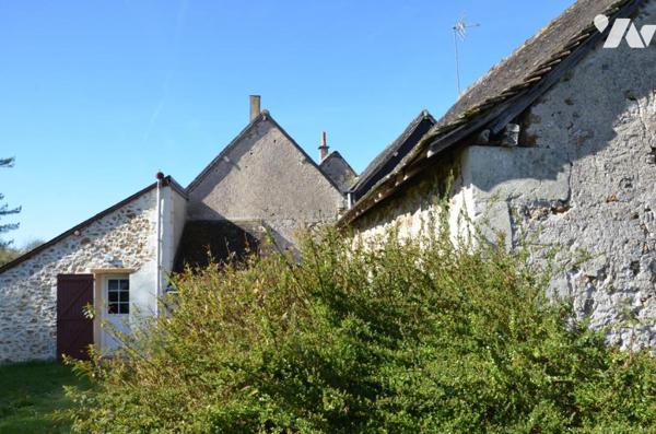 LANGEAIS SECTEUR LA ROUCHOUSE - Maison traditionnelle à rénover.
