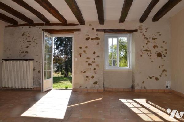 LANGEAIS SECTEUR LA ROUCHOUSE - Maison traditionnelle à rénover.