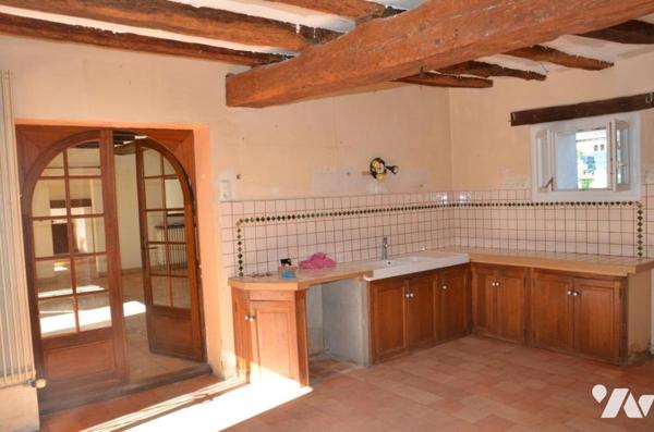 LANGEAIS SECTEUR LA ROUCHOUSE - Maison traditionnelle à rénover.