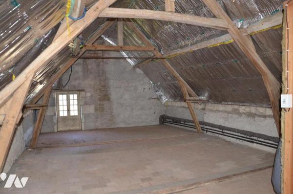 LANGEAIS SECTEUR LA ROUCHOUSE - Maison traditionnelle à rénover.