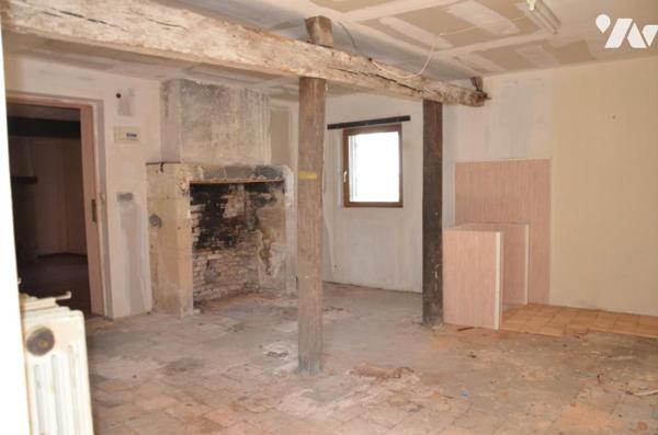 LANGEAIS SECTEUR LA ROUCHOUSE - Maison traditionnelle à rénover.