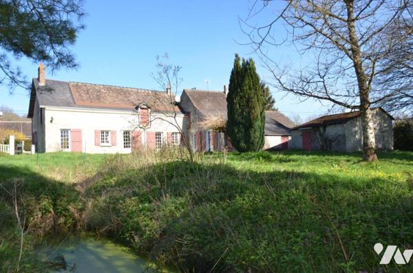 LANGEAIS SECTEUR LA ROUCHOUSE - Maison traditionnelle à rénover.