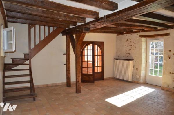 LANGEAIS SECTEUR LA ROUCHOUSE - Maison traditionnelle à rénover.