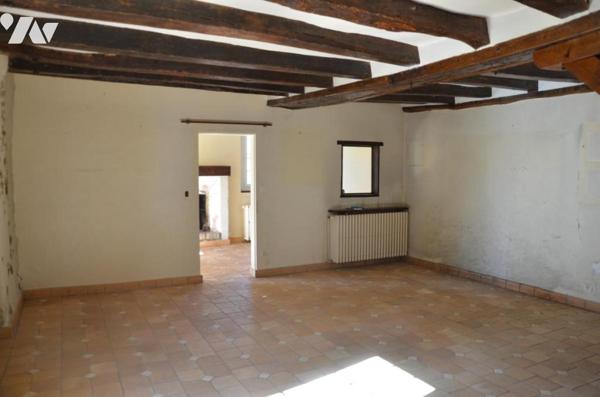 LANGEAIS SECTEUR LA ROUCHOUSE - Maison traditionnelle à rénover.