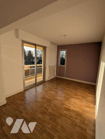 Au troisième et dernier étage d'une résidence recherchée, spacieux et lumineux appartement de type 3