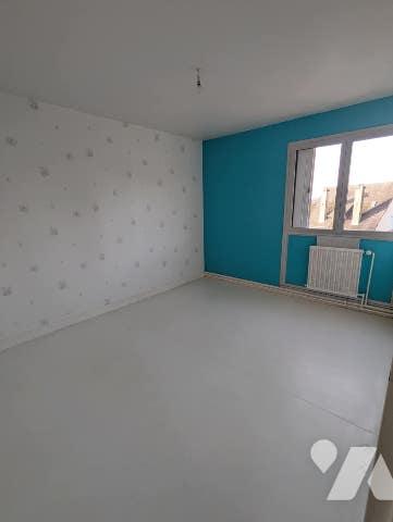 Au troisième et dernier étage d'une résidence recherchée, spacieux et lumineux appartement de type 3