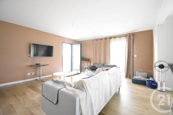 Maison à vendre  4 pièces - 114 m 2   ST REMY EN ROLLAT  - 03