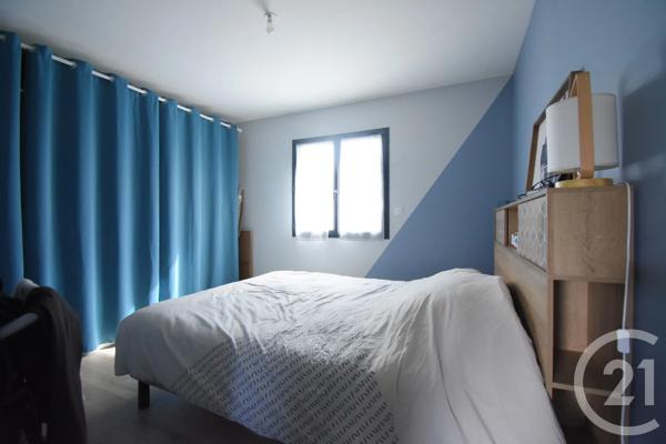 Maison à vendre  4 pièces - 114 m 2   ST REMY EN ROLLAT  - 03