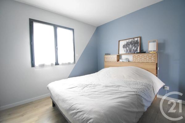 Maison à vendre  4 pièces - 114 m 2   ST REMY EN ROLLAT  - 03