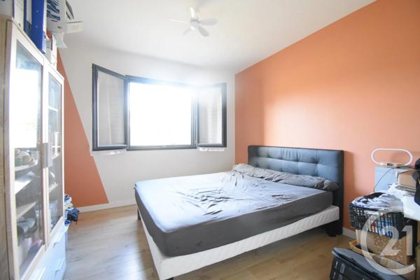 Maison à vendre  4 pièces - 114 m 2   ST REMY EN ROLLAT  - 03