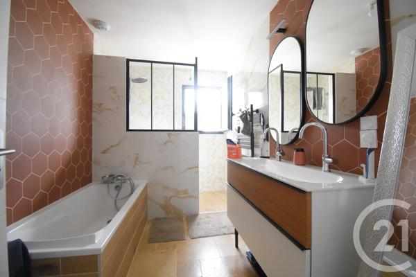 Maison à vendre  4 pièces - 114 m 2   ST REMY EN ROLLAT  - 03