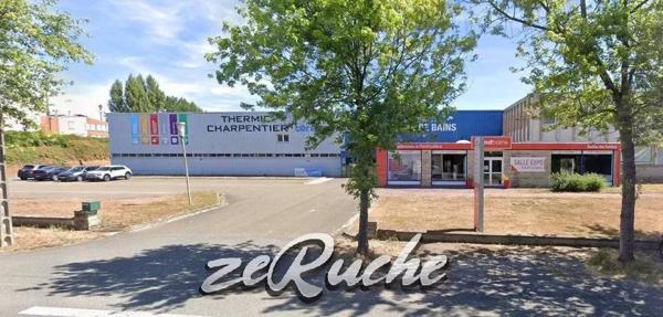 Entrepôt / Local industriel à Louer à Laval