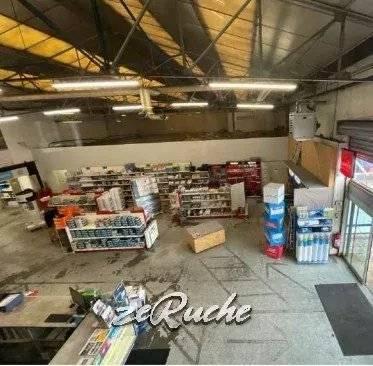 Entrepôt / Local industriel à Louer à Laval