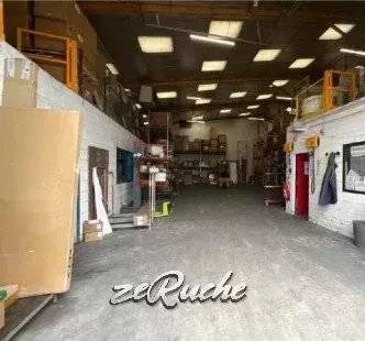 Entrepôt / Local industriel à Louer à Laval