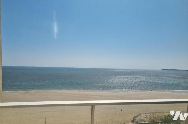 LA BAULE - FACE A LA MER - 2 PIECES AVEC BALCON.