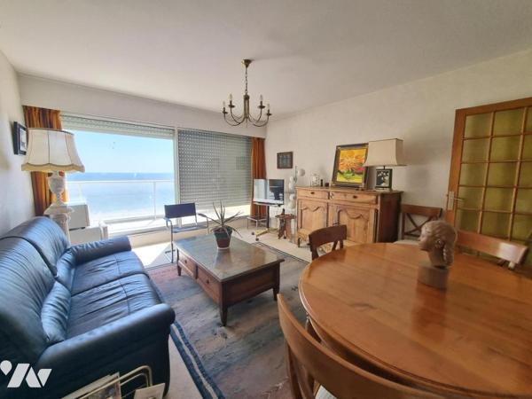 LA BAULE - FACE A LA MER - 2 PIECES AVEC BALCON.