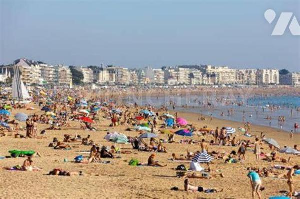 LA BAULE - FACE A LA MER - 2 PIECES AVEC BALCON.