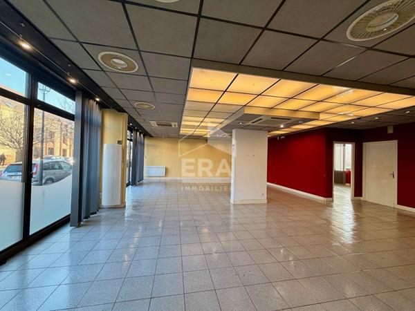 Local commercial à louer à Montereau Fault Yonne - Opportunité rare !