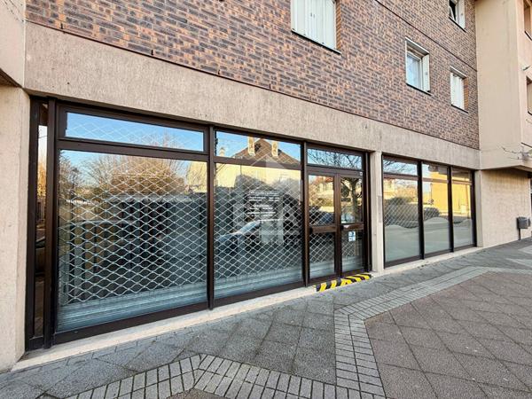 Local commercial à louer à Montereau Fault Yonne - Opportunité rare !