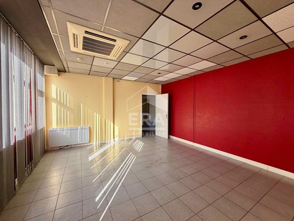 Local commercial à louer à Montereau Fault Yonne - Opportunité rare !