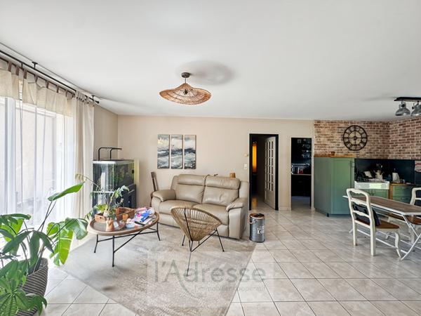 Belle maison de plain-pied avec 4 chambres, Jardin Clos