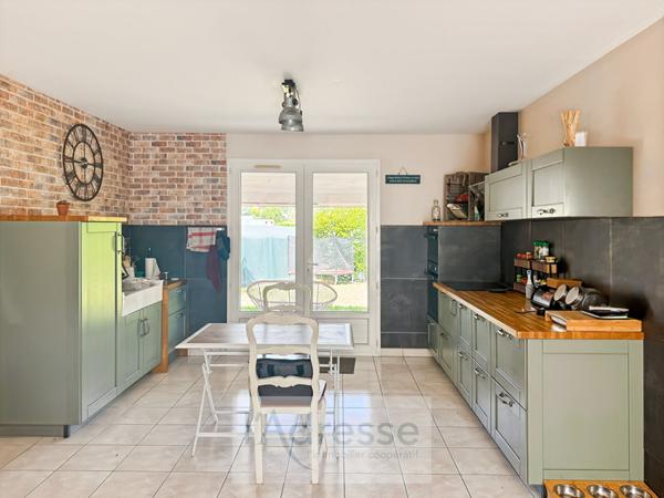 Belle maison de plain-pied avec 4 chambres, Jardin Clos