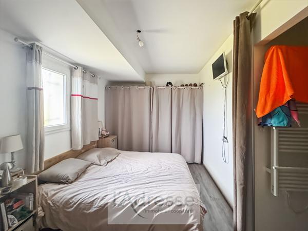 Belle maison de plain-pied avec 4 chambres, Jardin Clos