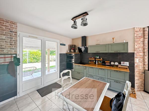 Belle maison de plain-pied avec 4 chambres, Jardin Clos