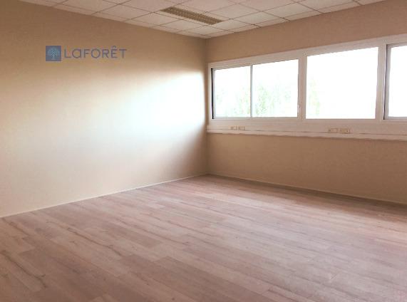 Location bureau Quincy-Voisins - 72 m² - 700 €/mois
