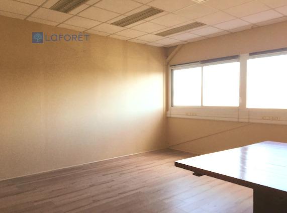 Location bureau Quincy-Voisins - 72 m² - 700 €/mois