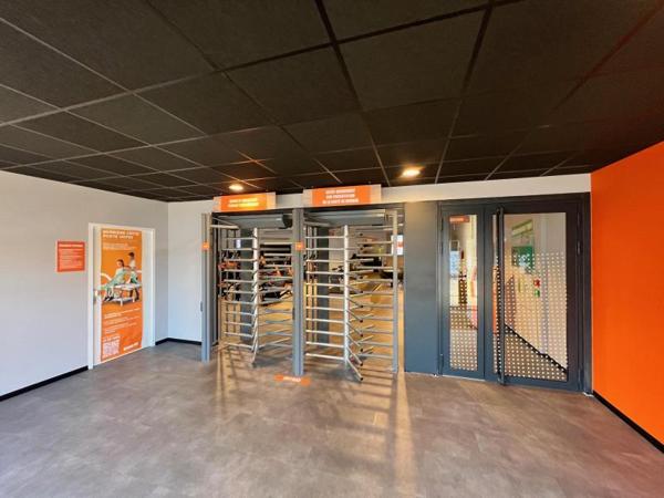 Commerce à Vendre à LE CATEAU CAMBRESIS 1675000 € *