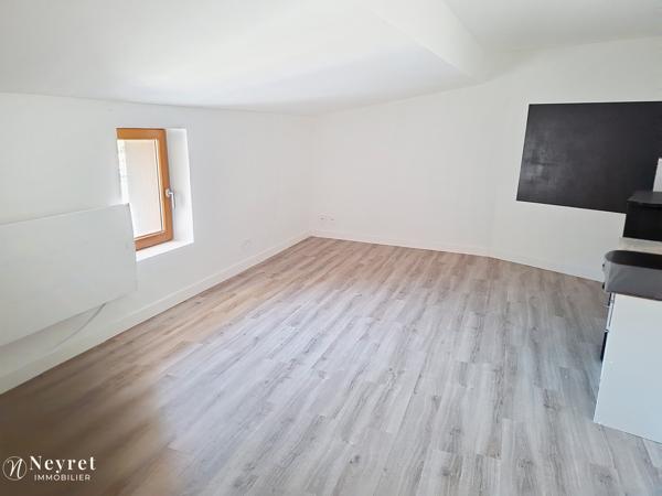 Corps de ferme rénové de 361,51 m² sur une parcelle de 956 m² dont 2 T2 apportant des revenus locatifs